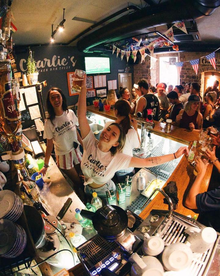 Fiesta Siesta Social Hostel スプリト エクステリア 写真