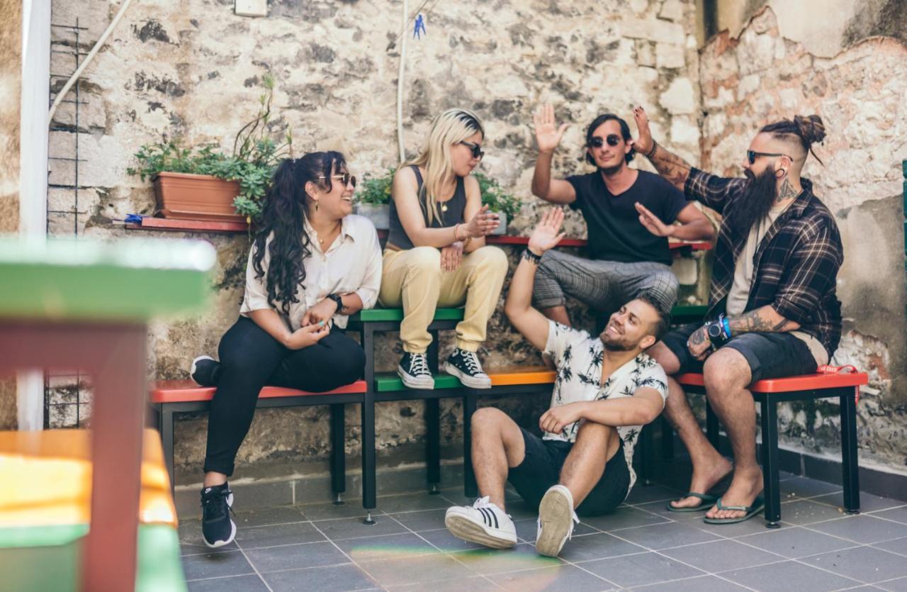 Fiesta Siesta Social Hostel スプリト エクステリア 写真