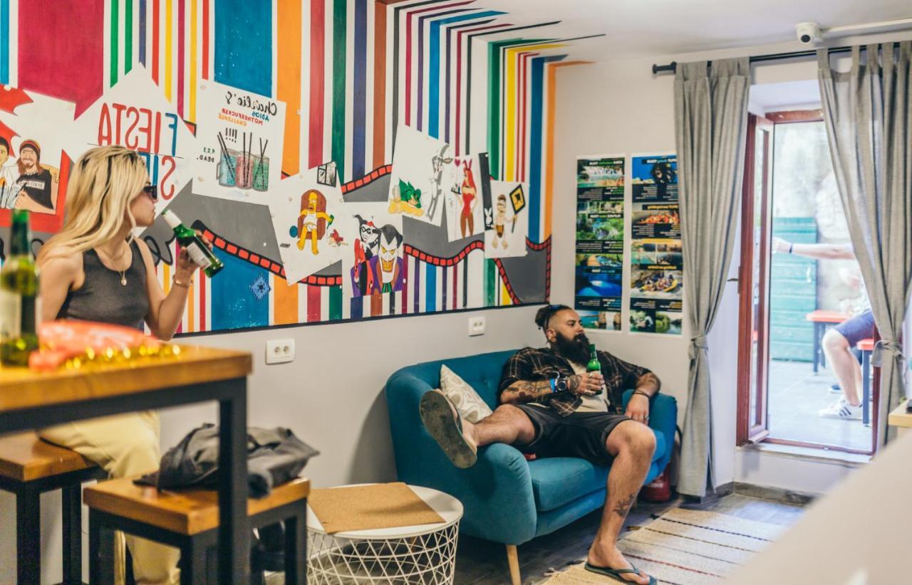 Fiesta Siesta Social Hostel スプリト エクステリア 写真